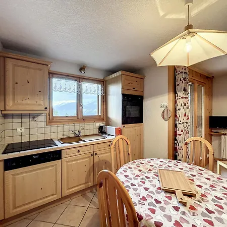 3 Pieces Avec Jardin, Parking Et Proximite Bus A 900m Du Village De - Fr-1-560-121 Combloux