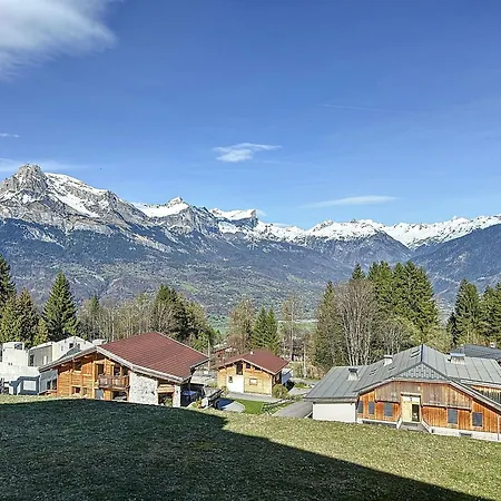 3 Pieces Avec Jardin, Parking Et Proximite Bus A 900m Du Village De - Fr-1-560-121