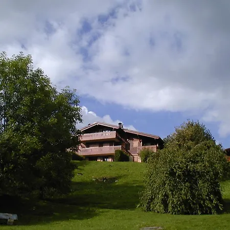3 Pieces Avec Jardin, Parking Et Proximite Bus A 900m Du Village De - Fr-1-560-121 Apartman *